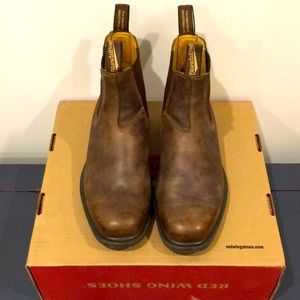 Blundstones chisel toe boots